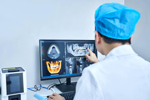 Best Weekend Emergency Dentist in Lochmoor Waterway Estates, FL